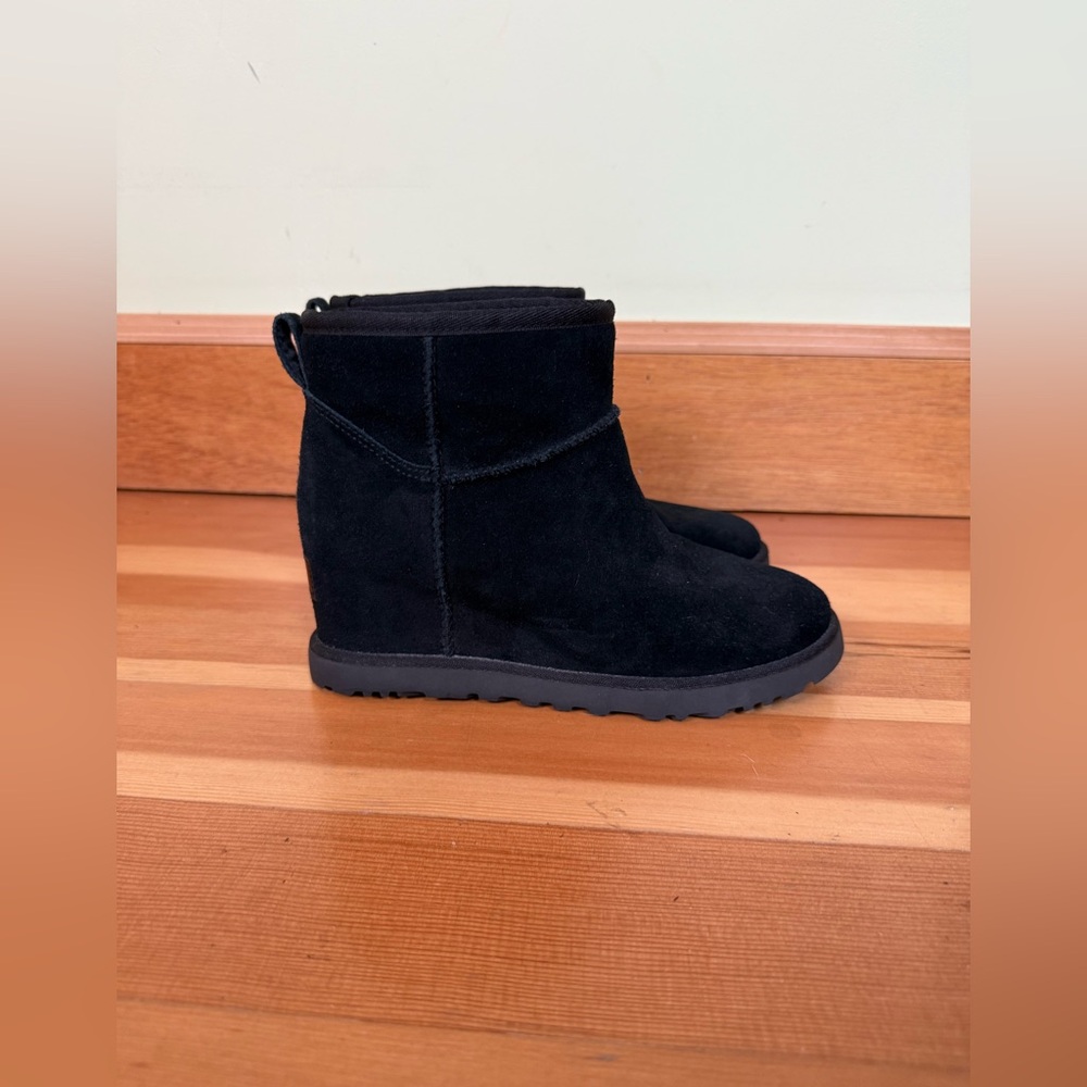 Ugg Toggle Hidden Wedge Boots Blsck Suede Leather Women's Size 6